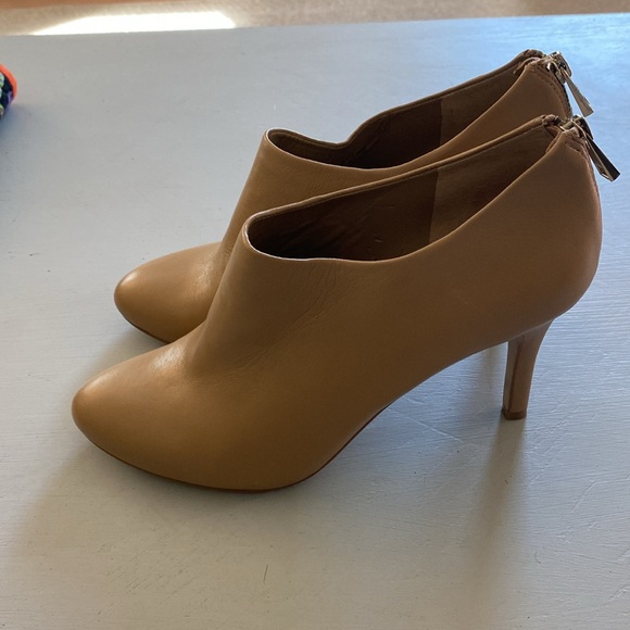Camel colored leather Ann Taylor ankle booties - Picture 7 of 9